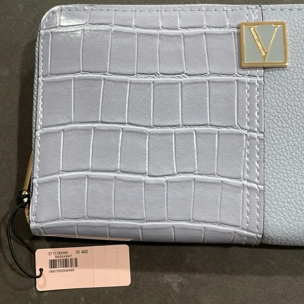 Victoria’s Secret Faux Leather and Faux Crocodile Zip Around Wallet NWT - Picture 3 of 13